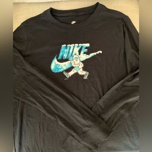 NWT Boy’s Nike long-sleeve tee